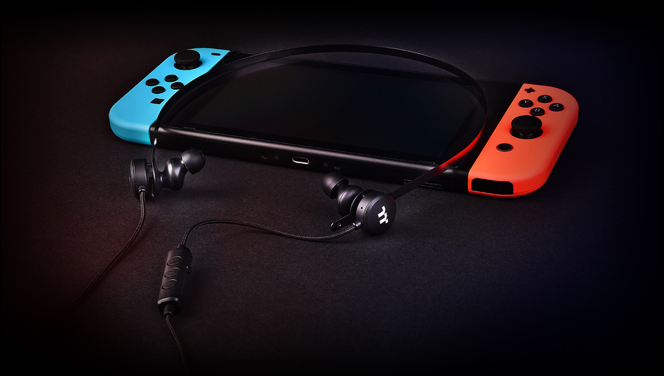 thermaltake isurus pro v2 in-ear gaming headset with microphone ght-ist-anibbk-34