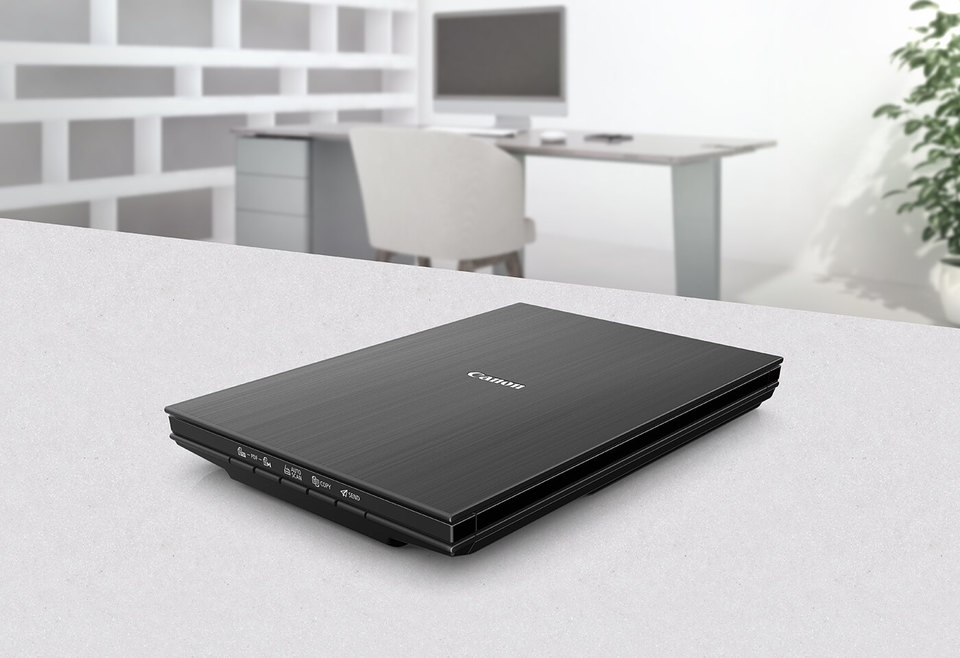 CanoScan LiDE400 on desk