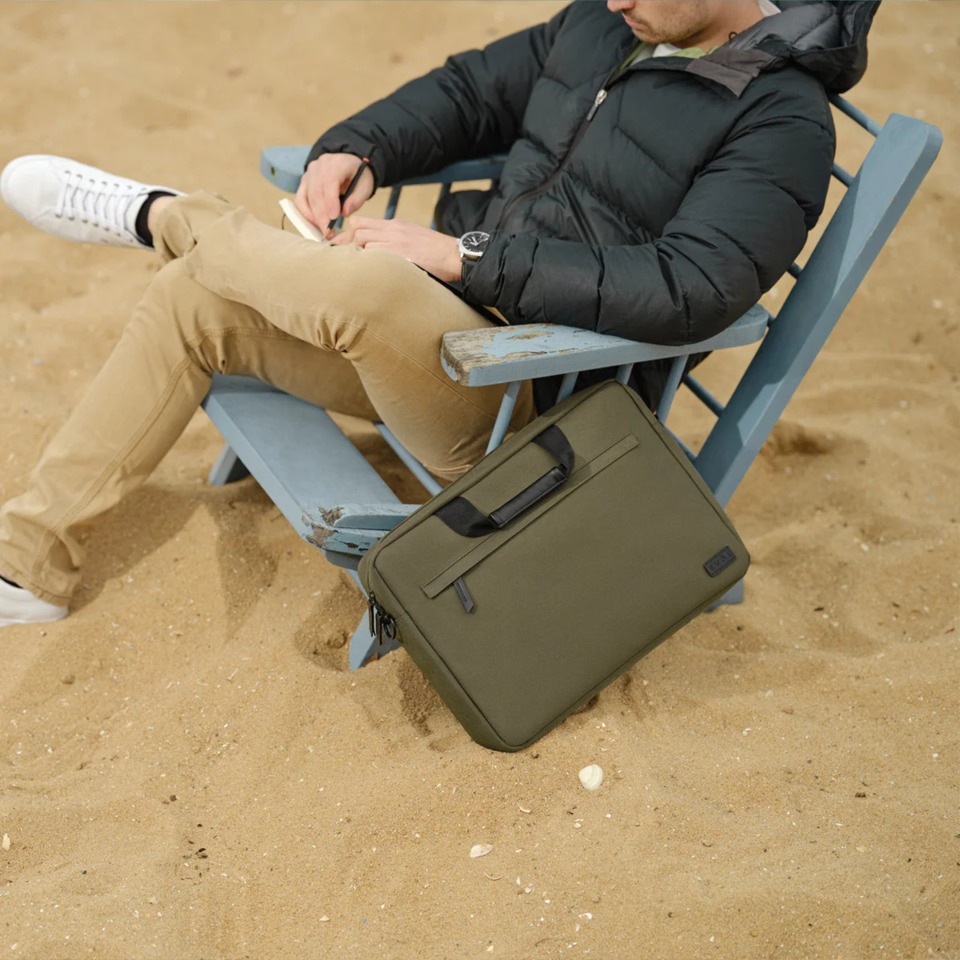 generation earth 156 tech laptop briefcase black