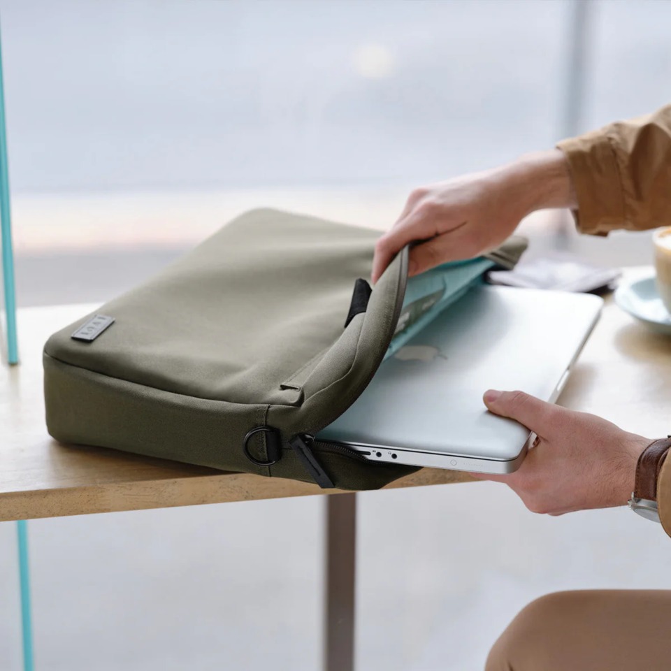 generation earth 156 tech laptop briefcase black