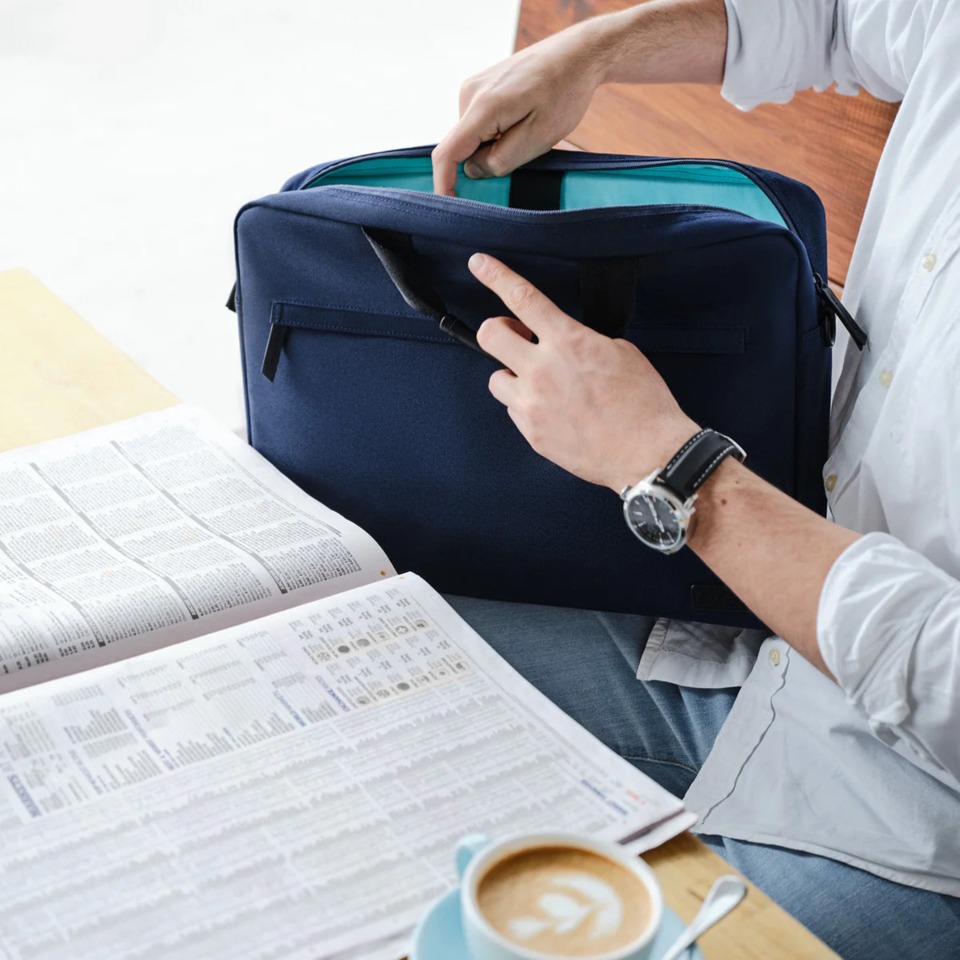 generation earth 156 tech laptop briefcase black